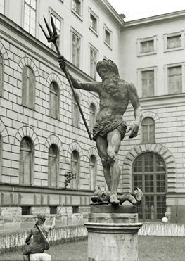 Petel, Neptune, standing on a dolphin, circa 1628/29, bronze, h. figure 180 cm Munich, bayerische schlösserverwaltung Munich Residence 