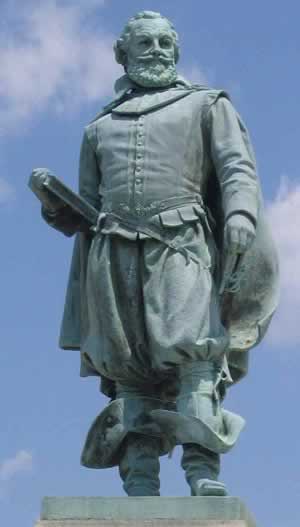  Statue of John Smith in Jamestown, VA 